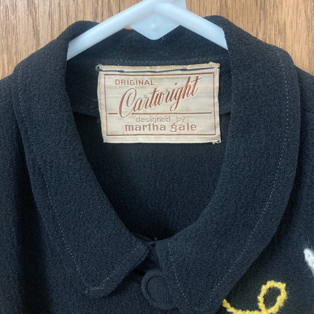 Vintage 1940s Cartwright Black Crepe Collared Dress with Embroidered Violin - 6 - Picture 2 of 12